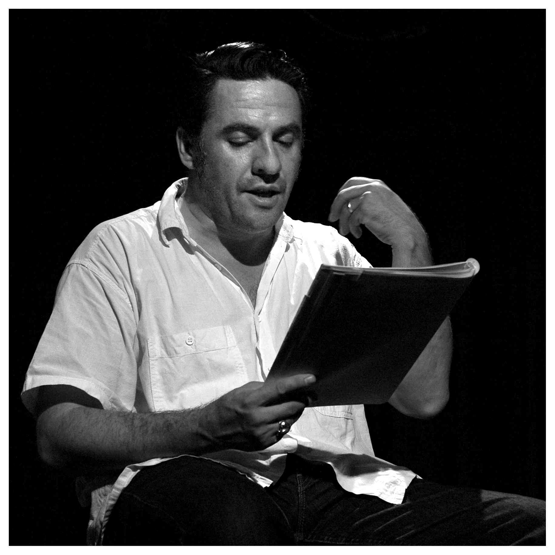 Dominique Parent pendant la lecture de Sur Scène et Marne, à Toulouse. Photo d'Yves Rousguisto